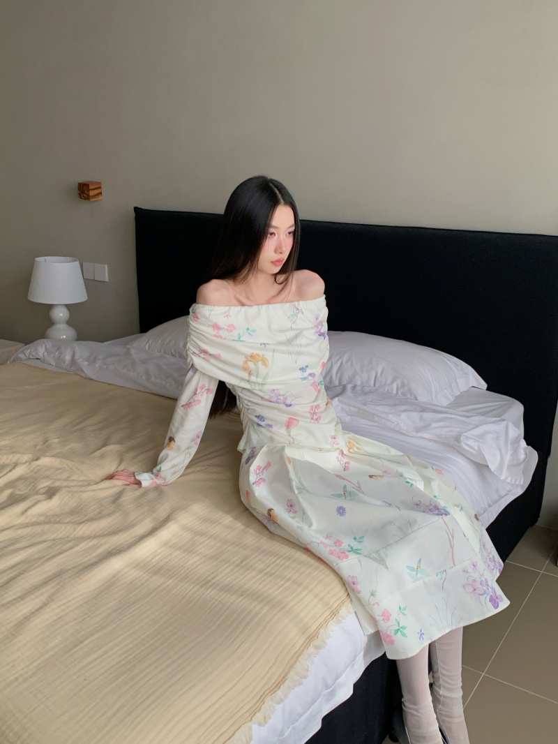 Hand-Painted Floral Print One-Shoulder Cowl Neck Knit Set - Image 2