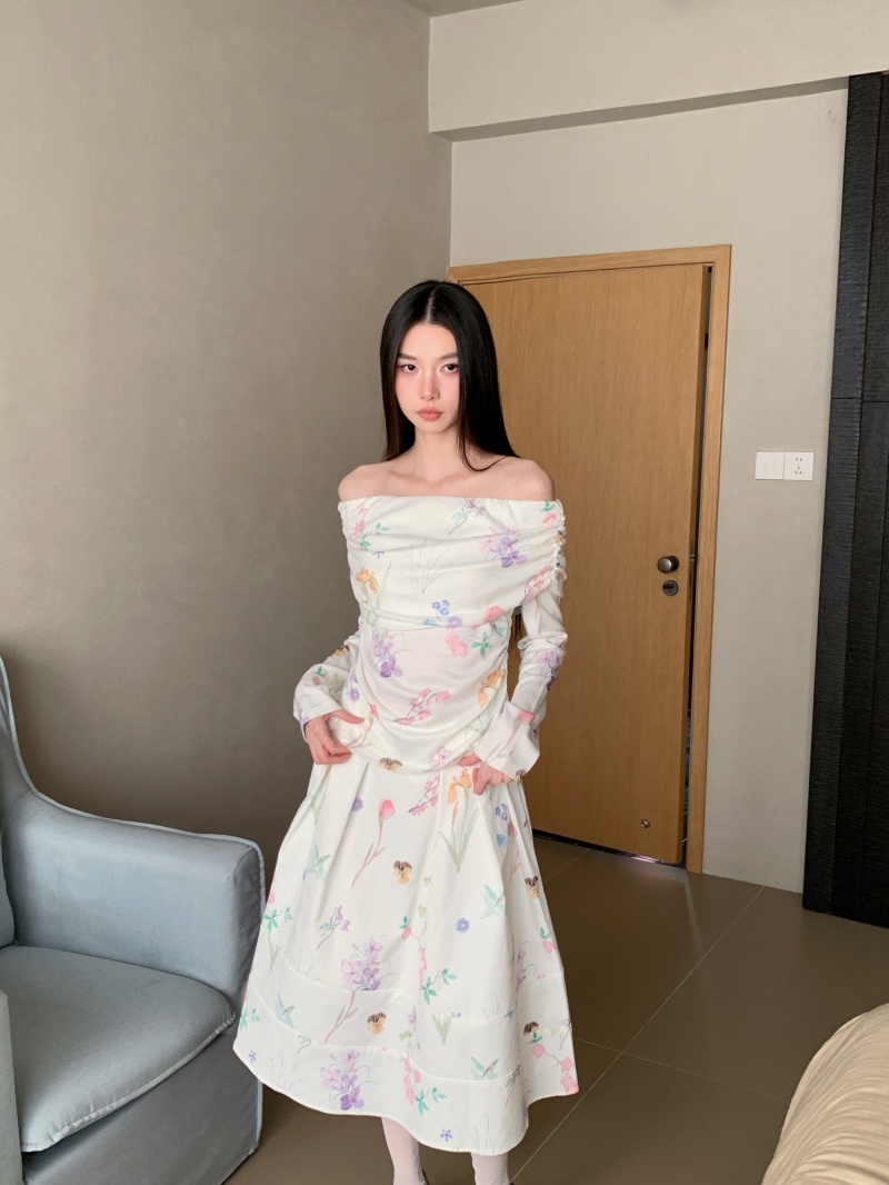 Hand-Painted Floral Print One-Shoulder Cowl Neck Knit Set - Image 3