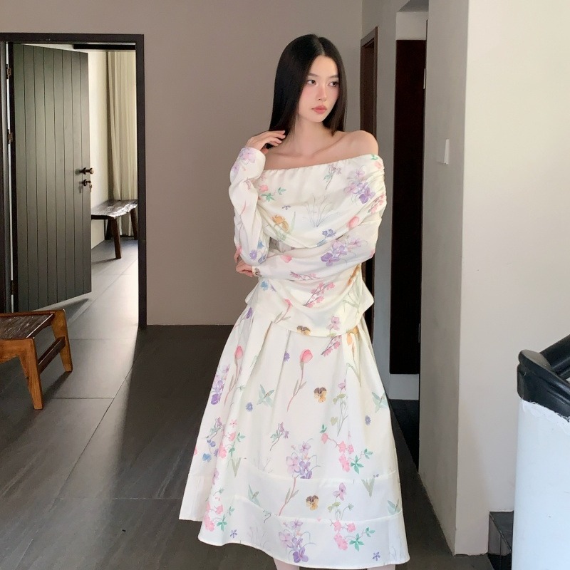 Hand-Painted Floral Print One-Shoulder Cowl Neck Knit Set - Image 5