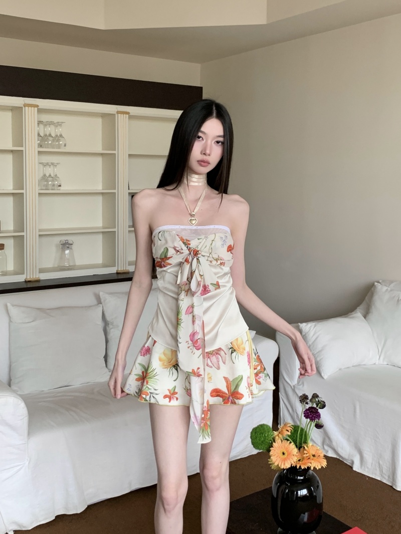 Sunset Molten Gold Cami Top and Printed Mini Skirt Two-Piece Set - Image 3